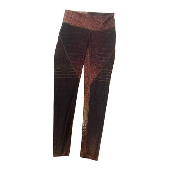 EUC Niyama Sol Chocolate Crocodile leggings Size L - Picture 2 of 8